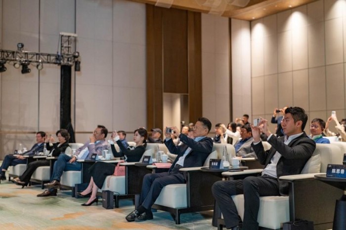 星際動力入駐寧波前灣新區，嘉賓被人形機器人產品吸引